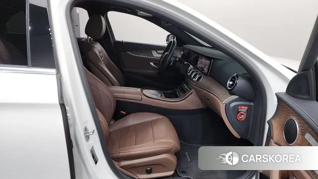 Mercedes-Benz E-Class W213 2022 Белый из Кореи, фото 2