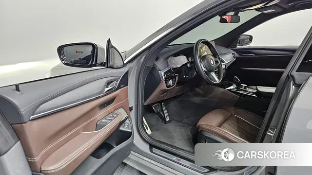 BMW 6 Series GT (G32) 2022 Серебристо-серый из Кореи, фото 2