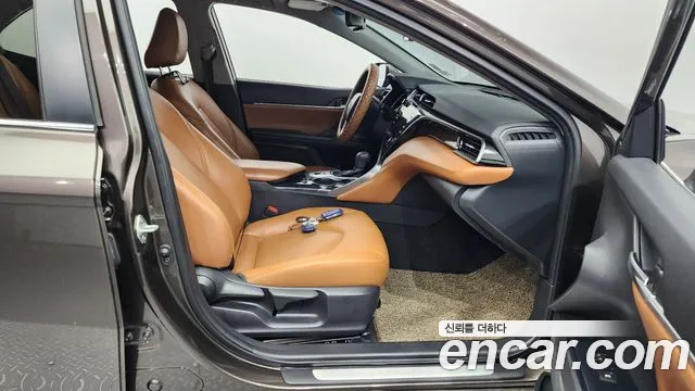 Toyota Camry (XV70) 2020 Коричневый из Кореи, фото 2