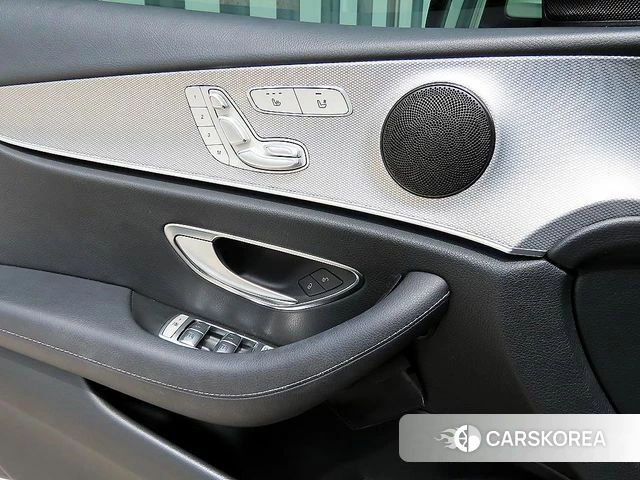 Mercedes-Benz E-Class W213 2018 Белый из Кореи, фото 2