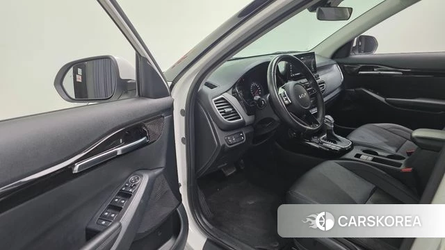 Kia Seltos 2022 Белый из Кореи, фото 2