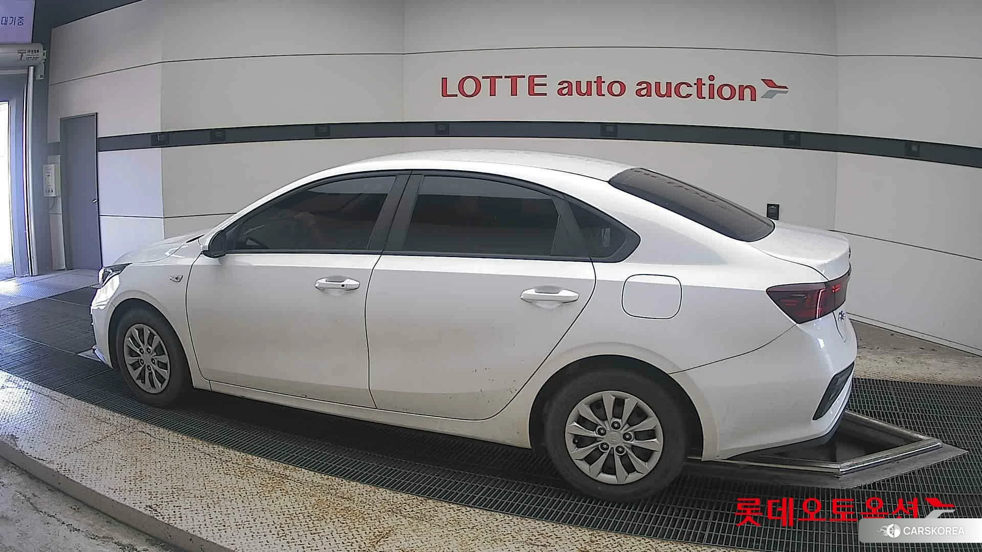 Kia K3 2021 Snow White Pearl из Кореи, фото 2