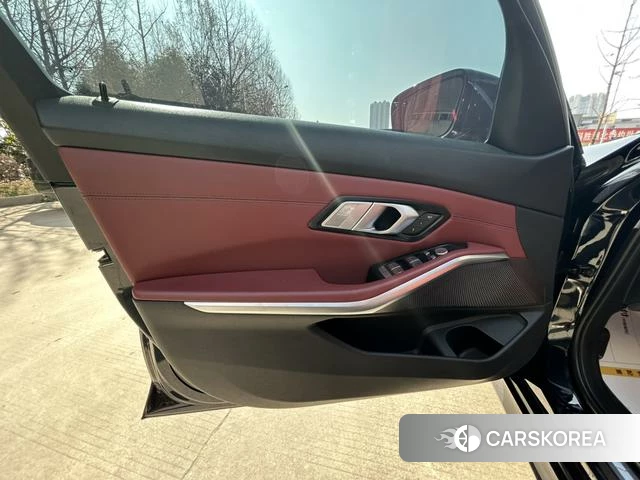 BMW 3 series 2021 Черный из Китая, фото 2