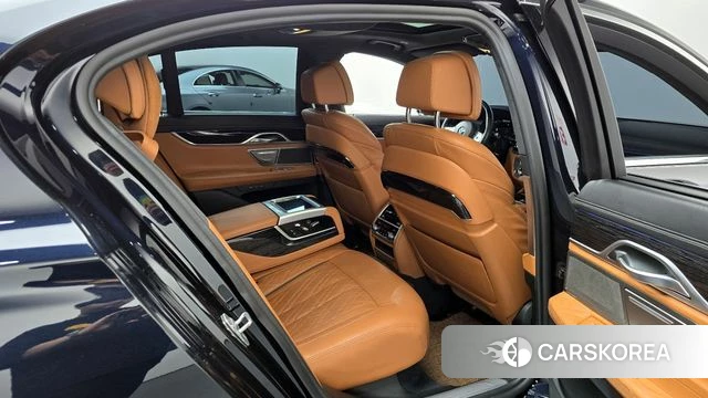 BMW 7 Series (G11) 2021 Черный из Кореи, фото 2