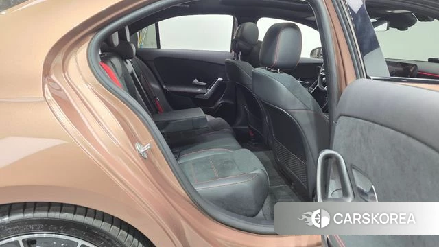 Mercedes-Benz A-Class W177 2024 Песочный из Кореи, фото 2
