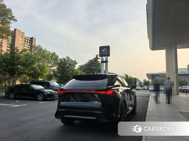 Lexus RX 2023 Черный из Китая, фото 2