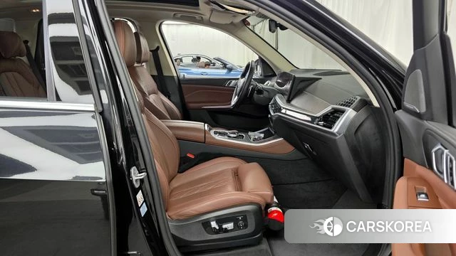 BMW X5 (G05) 2023 Черный из Кореи, фото 2