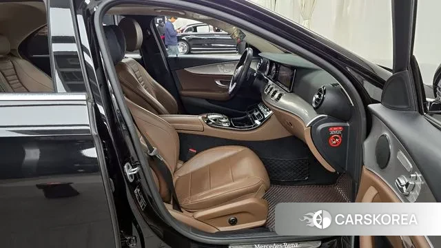 Mercedes-Benz E-Class W213 2018 Черный из Кореи, фото 2