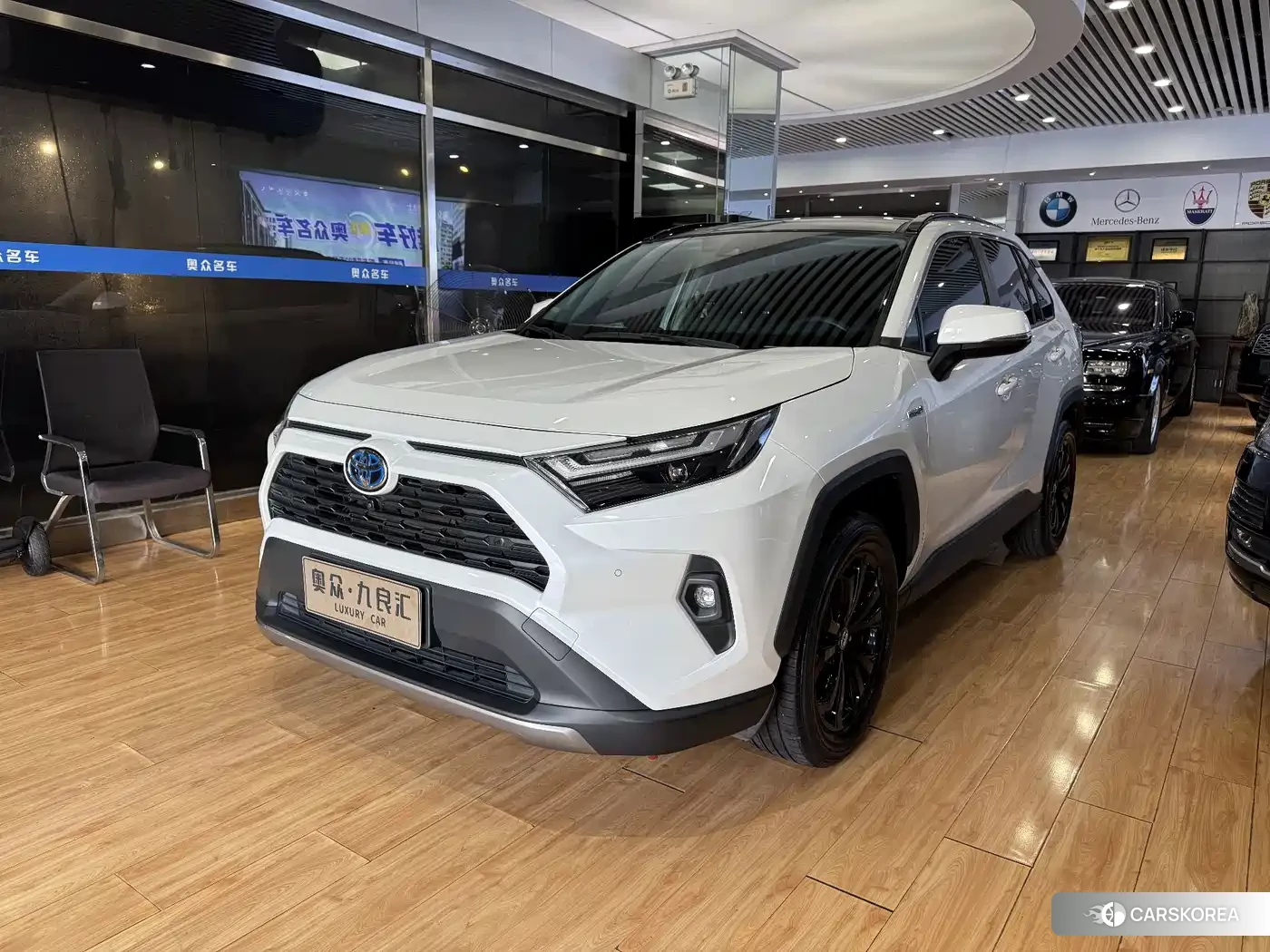 Toyota RAV4 2023 Белый из Китая, фото 2