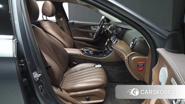 Mercedes-Benz E-Class W213 2018 Серый из Кореи, фото 2