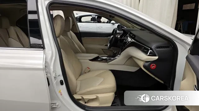 Toyota Camry (XV70) 2018 Белый из Кореи, фото 2