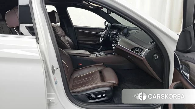 BMW 5 Series (G30) 2020 Белый из Кореи, фото 2