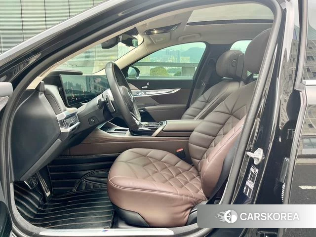 BMW 7 series 2023 Черный из Китая, фото 2