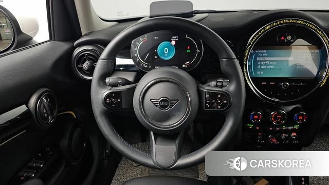 Mini Cooper 2023 Черный из Кореи, фото 2