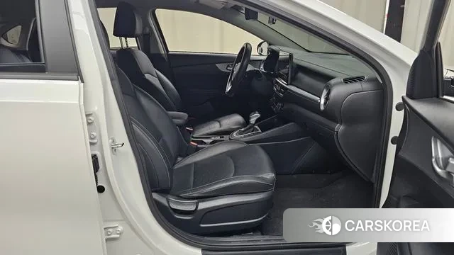 Kia The New K3 2nd generation 2021 Белый из Кореи, фото 2