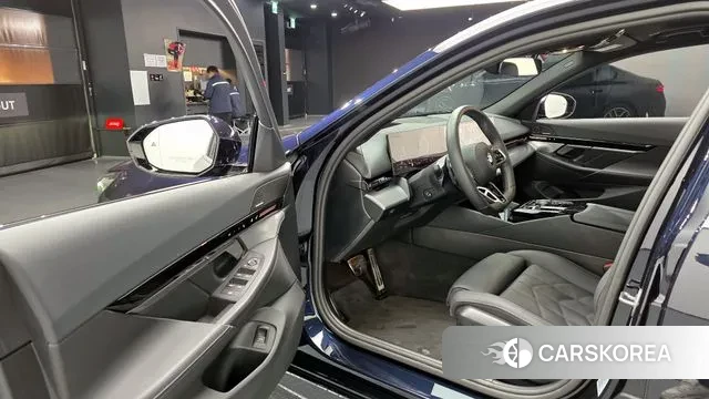 BMW 5 Series (G60) 2024 Черный из Кореи, фото 2