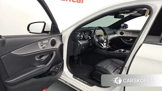 Mercedes-Benz E-Class W213 2018 Белый из Кореи, фото 2