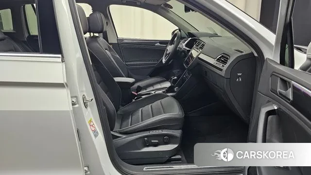 Volkswagen Tiguan second Generation 2022 Белый из Кореи, фото 2