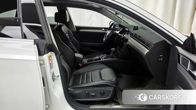 Volkswagen Arteon 2019 Белый из Кореи, фото 2