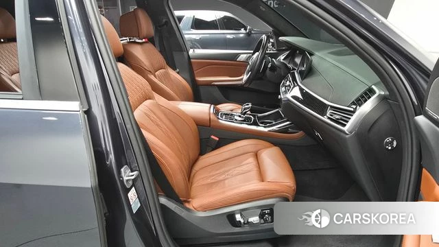 BMW X7 (G07) 2021 Серый из Кореи, фото 2