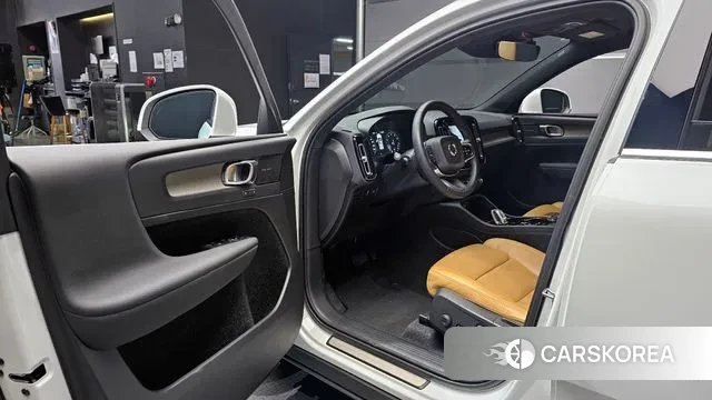 Volvo XC40 2020 Белый из Кореи, фото 2