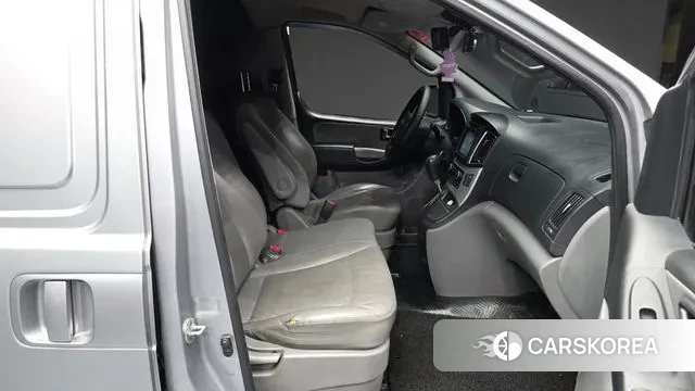 Hyundai The New Grand Starex 2018 Серебристо-серый из Кореи, фото 2