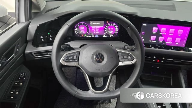 Volkswagen Golf 8th Generation 2022 Белый из Кореи, фото 2