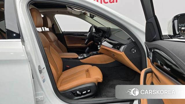 BMW 5 Series (G30) 2021 Белый из Кореи, фото 2