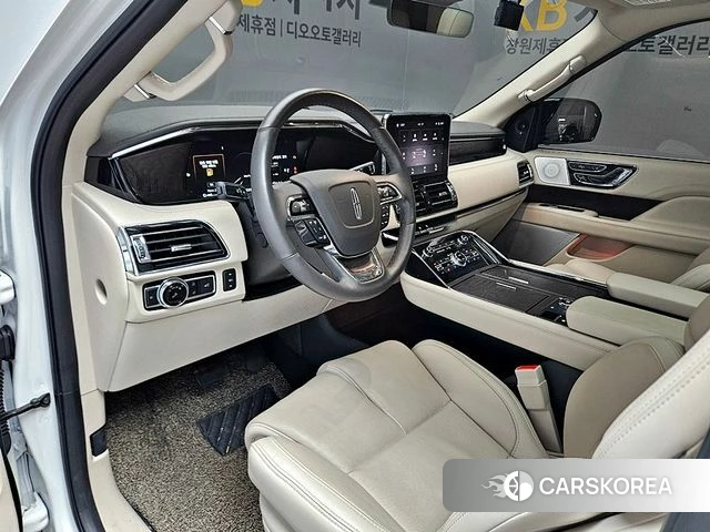 Lincoln Navigator 4th generation 2021 Белый из Кореи, фото 2