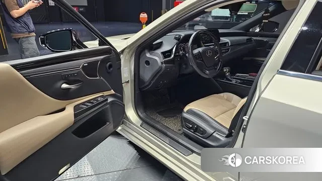 Lexus ES300h 7th generation 2019 Жемчужный цвет из Кореи, фото 2