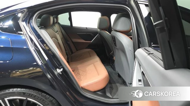 BMW 5 Series (G60) 2023 Черный из Кореи, фото 2