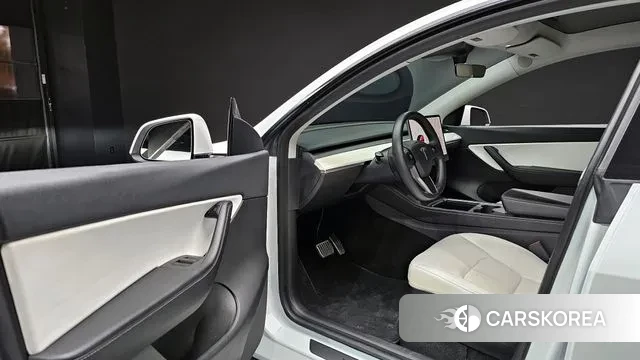 Tesla Model Y 2021 Белый из Кореи, фото 2