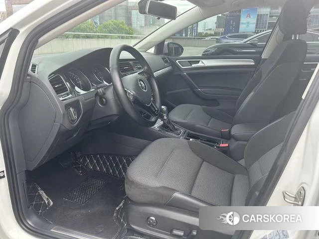 Volkswagen Golf*pure electricity 2021 Белый из Китая, фото 2