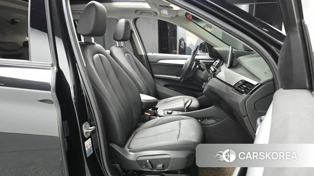 BMW X1 (F48) 2018 Черный из Кореи, фото 2