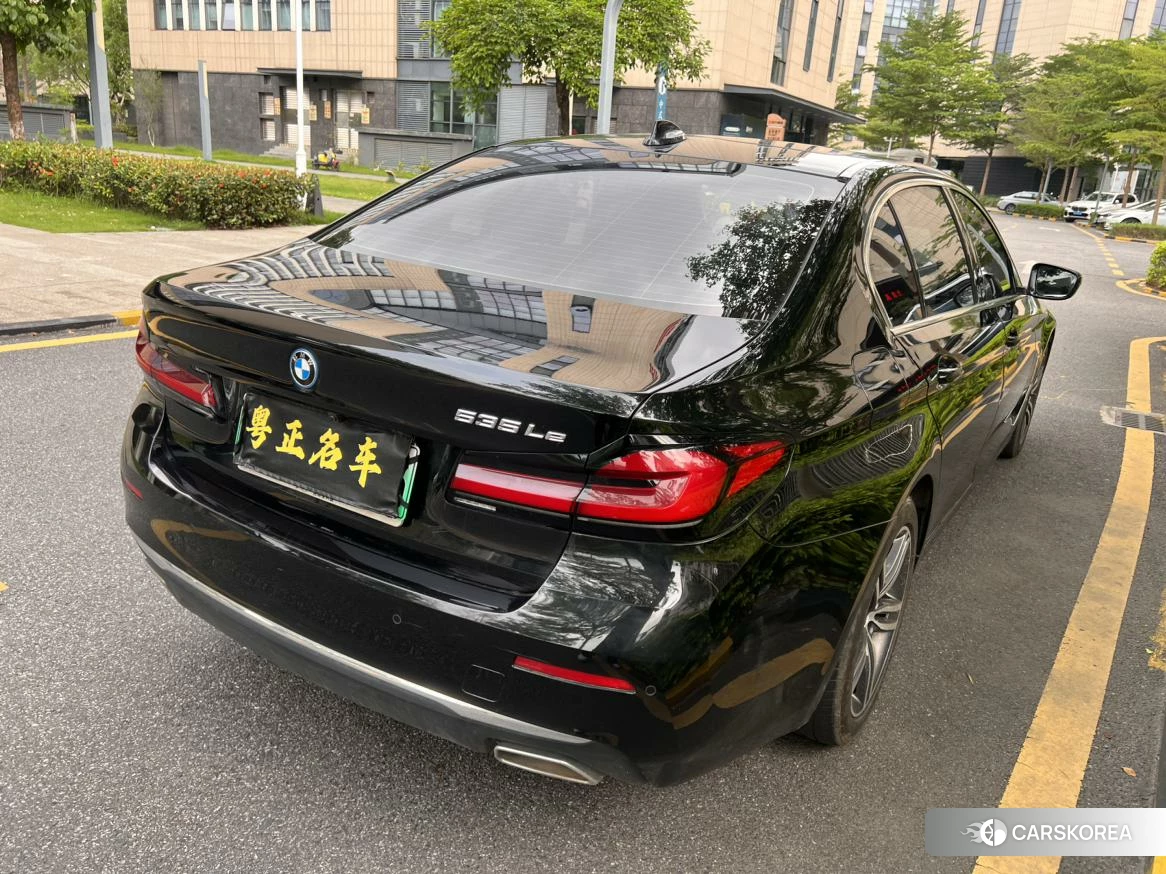 BMW 5 series PHEV 2021 Черный из Китая, фото 2