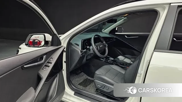 Kia Di Ol Nu Niro 2025 Белый из Кореи, фото 2