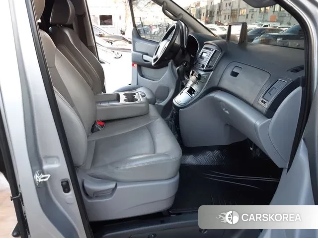 Hyundai The New Grand Starex 2020 Серебристо-серый из Кореи, фото 2