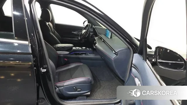 Genesis GV70 2021 Черный из Кореи, фото 2