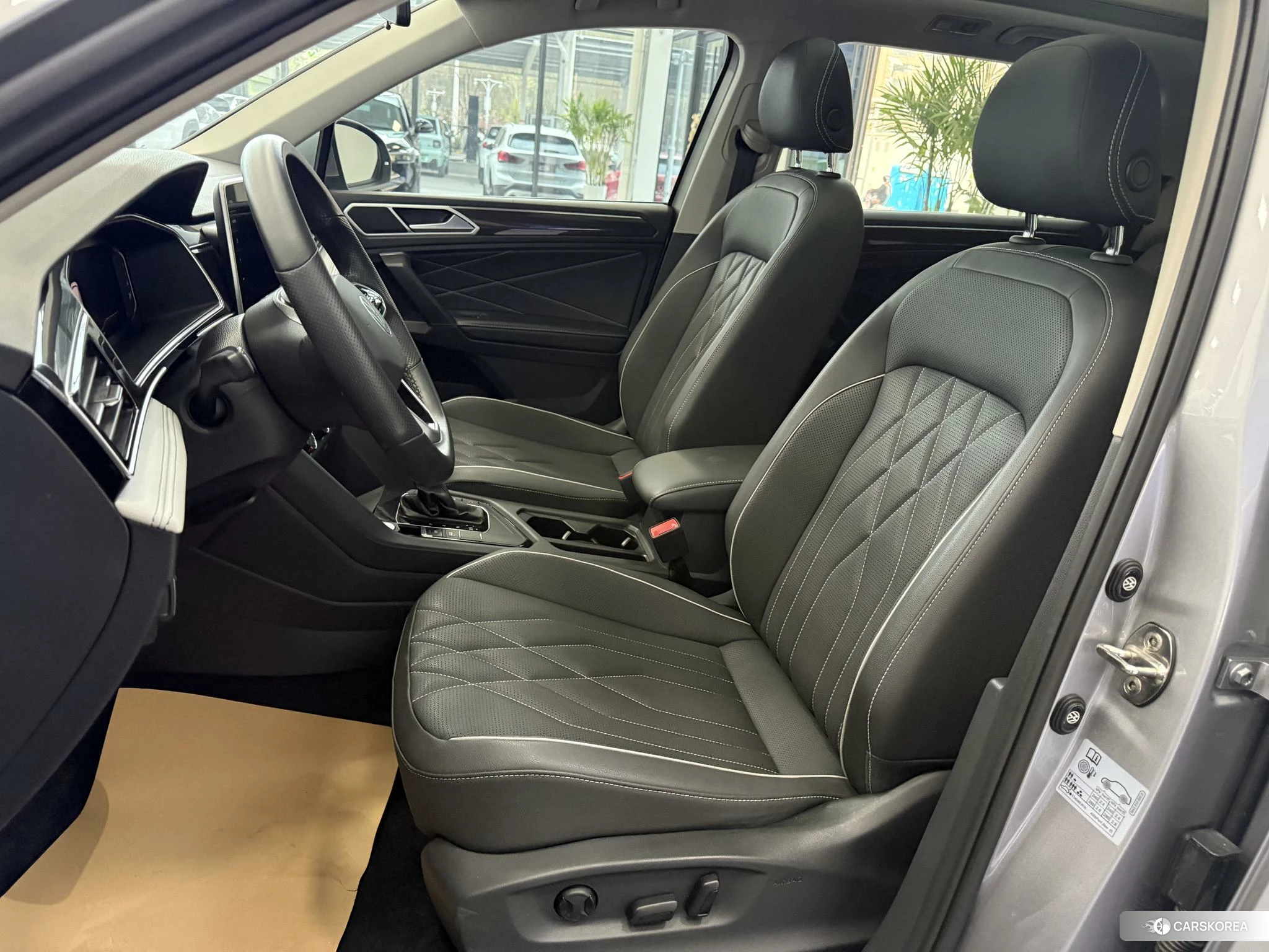 Volkswagen Tiguan L 2022 Серебристо-серый из Китая, фото 2