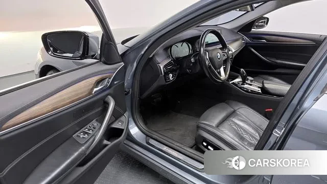 BMW 5 Series (G30) 2018 Серый из Кореи, фото 2