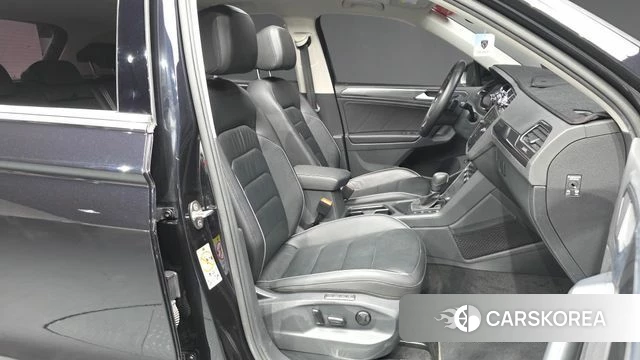 Volkswagen Tiguan second Generation 2020 Черный из Кореи, фото 2