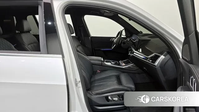 BMW X7 (G07) 2024 Белый из Кореи, фото 2