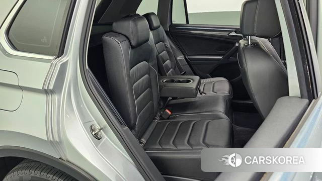 Volkswagen Tiguan second Generation 2021 Серебряный из Кореи, фото 2