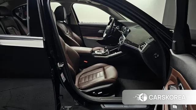 BMW 3 Series (G20) 2022 Черный из Кореи, фото 2