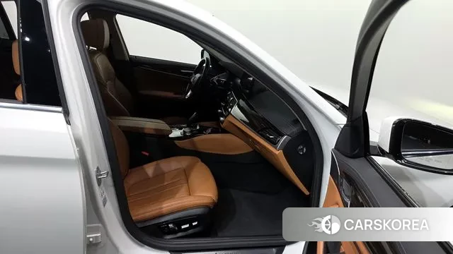 BMW 5 Series (G30) 2020 Белый из Кореи, фото 2