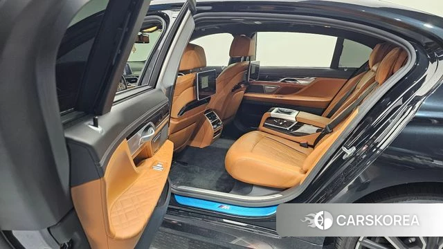BMW 7 Series (G11) 2021 Черный из Кореи, фото 2