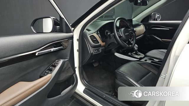 Kia Seltos 2022 Белый из Кореи, фото 2