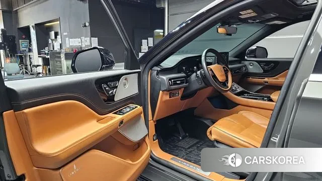 Lincoln Aviator 2nd generation 2023 Серебристо-серый из Кореи, фото 2