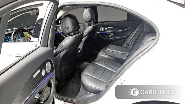 Mercedes-Benz E-Class W213 2018 Белый из Кореи, фото 2