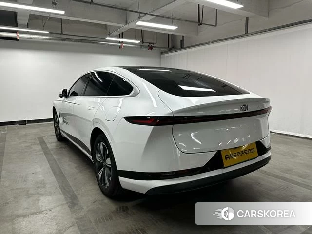 Changan Qiyuan A07 2025 Белый из Китая, фото 2